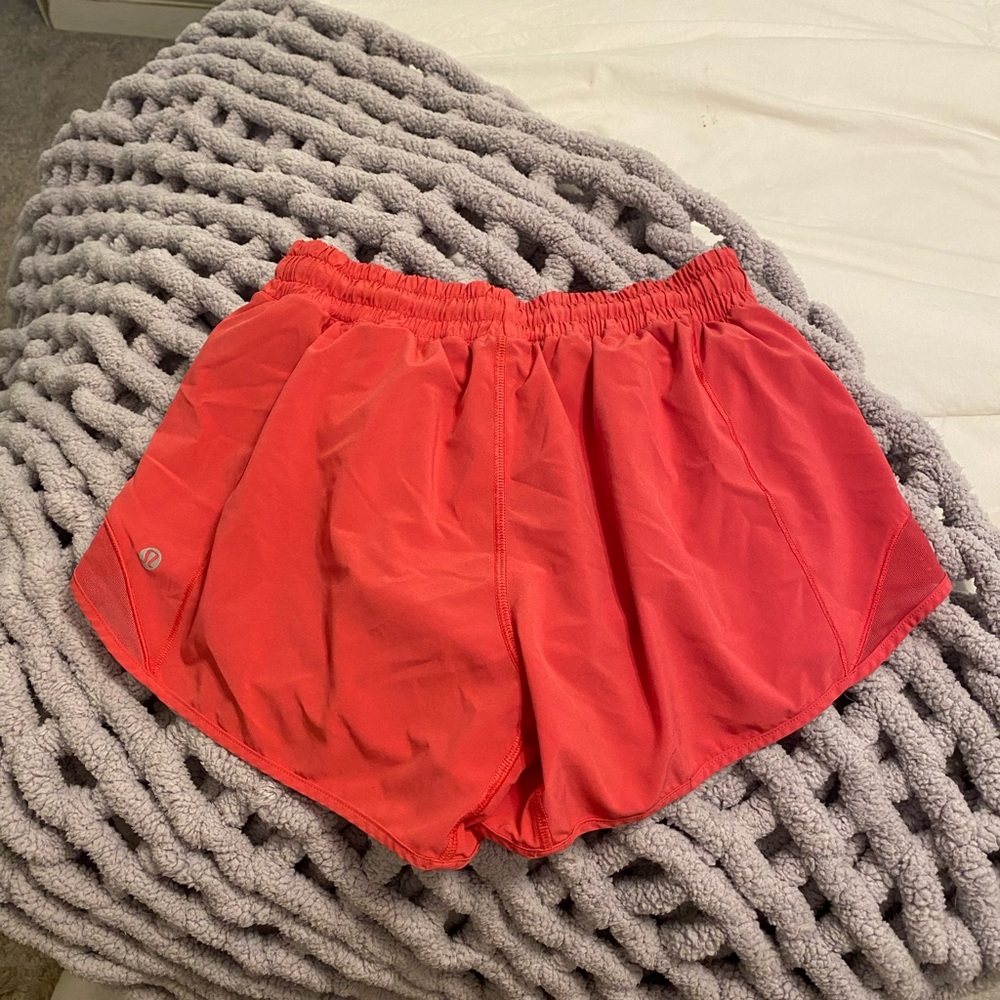 LULULEMON size 6 bitty hot shorts